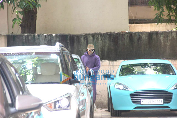 Photos: Ranveer Singh spotted at a dance class in Bandra Photos: Ranveer Singh spotted at a dance class in Bandra