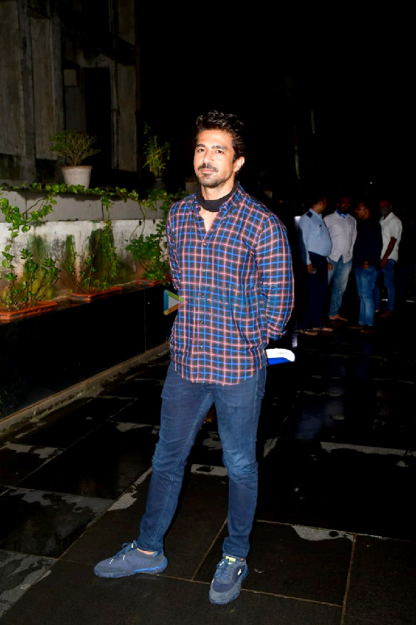 Photos: Saqib Saleem and Riteish Deshmukh spotted at RSVP office in Santacruz