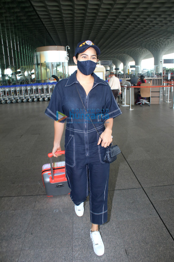 Photos: Sara Ali Khan, Tamannaah Bhatia and others snapped at the airport Photos: Sara Ali Khan and Sussanne Khan snapped at the airport