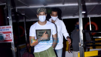 Photos: Sidharth Malhotra snapped at Versova Jetty