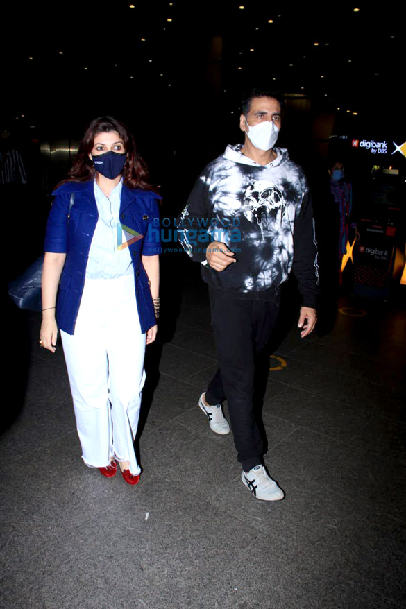 Photos: Akshay Kumar, Twinkle Khanna, Vaani Kapoor and others snapped at the airport Photos: Akshay Kumar, Twinkle Khanna, Vaani Kapoor and others snapped at the airport