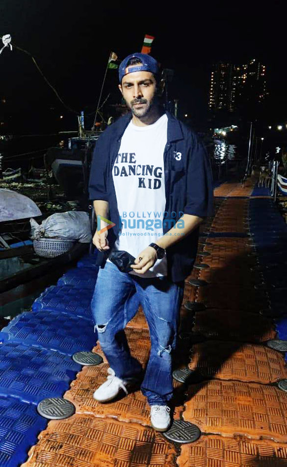 Photos: Kartik Aaryan snapped at Versova jetty