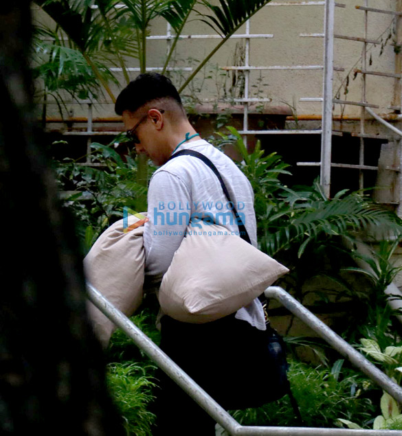 Photos: Aamir Khan snapped at Bandra