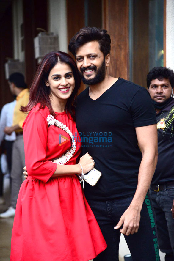 Photos: Riteish Deshmukh and Genelia D’Souza snapped at Bastian, Worli Photos: Riteish Deshmukh and Genelia Deshmukh snapped at Bastian, Worli