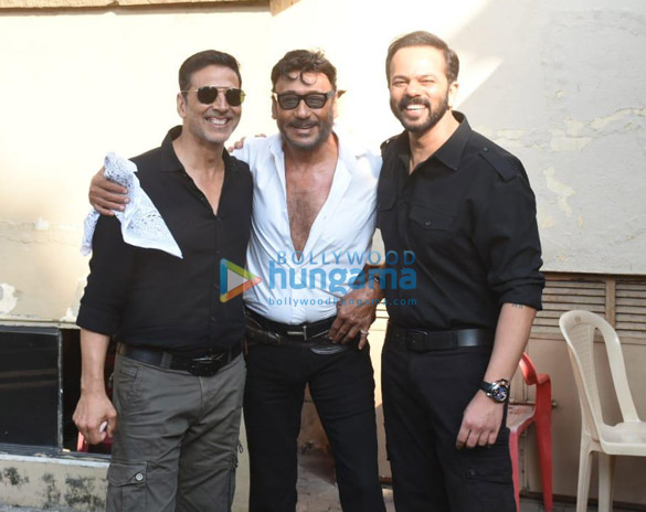 Photos: Akshay Kumar, Rohit Shetty, and Jackie Shroff spotted on the sets of Chala Hawa Yeu Dya to promote Sooryavanshi