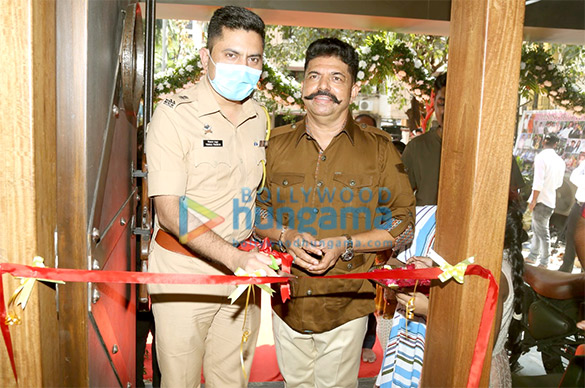 Photos: Madhur Bhandarkar and Ayeesha Aiman attend the launch of Shiva’s Salon in Kandivali Photos: Madhur Bhandarkar and Ayeesha Aiman attend the launch of Shiva’s Salon in Kandivali