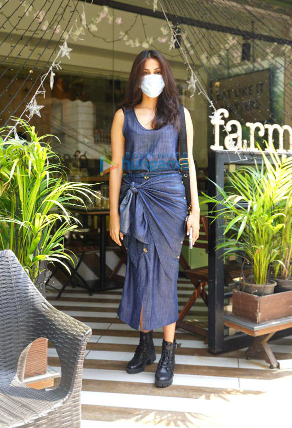 Photos: Rhea Chakraborty spotted at The Farmer’s Cafe Photos: Rhea Chakraborty spotted at The Farmer's Cafe