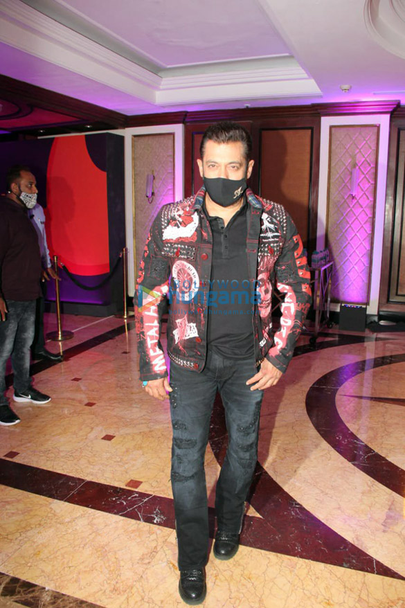 Photos: Salman Khan, Sonnalli Seygall and others snapped at the launch of Chingari – Gari crypto social coin Photos: Salman Khan, Sonnalli Seygall and others snapped at the launch of Chingari – Gari crypto social coin