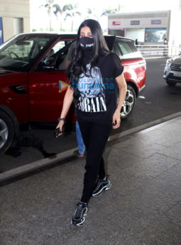 Photos: Shilpa Shetty and Shruti Haasan snapped at the airport