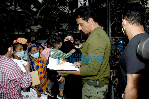 Photos: Sonu Sood snapped meeting fans Photos: Sonu Sood snapped meeting fans