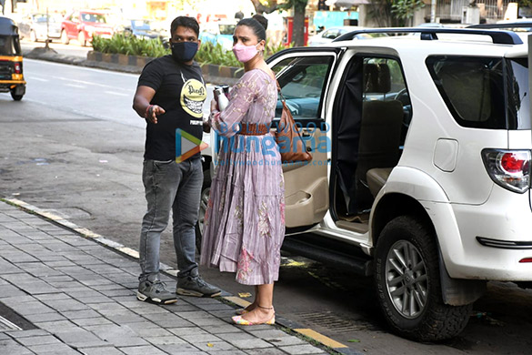 Photos: Lara Dutta spotted at Bandra Photos: Lara Dutta spotted at Bandra