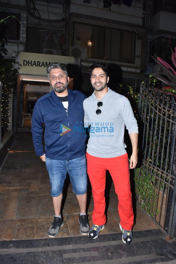 Photos: Varun Dhawan spotted at Mohit Suri’s office in Bandra Photos: Varun Dhawan spotted at Mohit Suri’s office in Bandra