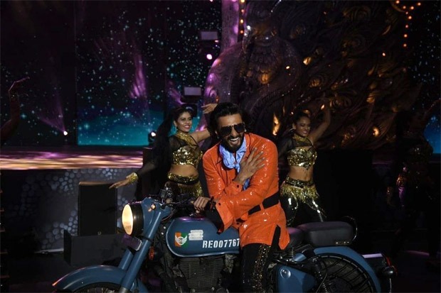 IFFI 2021: Salman Khan and Ranveer Singh light up the stage with their power-packed performances at the opening ceremony