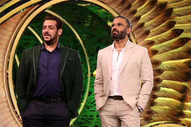 Bigg Boss 15: Salman and Suniel Shetty shake a leg on 'Haaye Hukku Haaye';  recite each other's dialogues