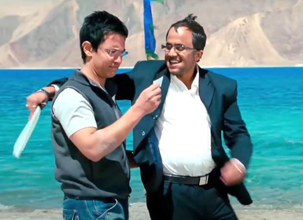 12 Years of 3 Idiots: Omi Vaidya terms Aamir Khan starrer 3 Idiots a curse, says, "The film is a curse that I have to deal with" : Bollywood News - Vimarsana News