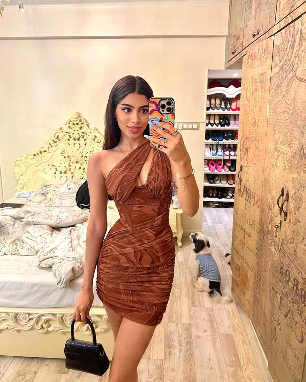 plunging neckline bodycon dress