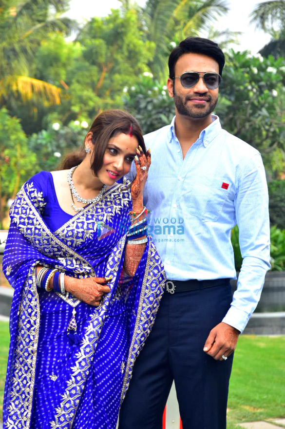 Photos Ankita Lokhande spotted with her husband Vicky Jain for the ...