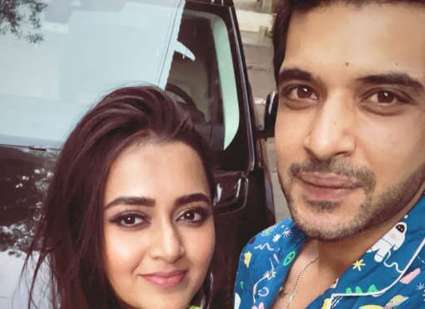 Karan Kundrra and Tejasswi Prakash share their first selfie together post Bigg Boss 15 : Bollywood News - Vimarsana News