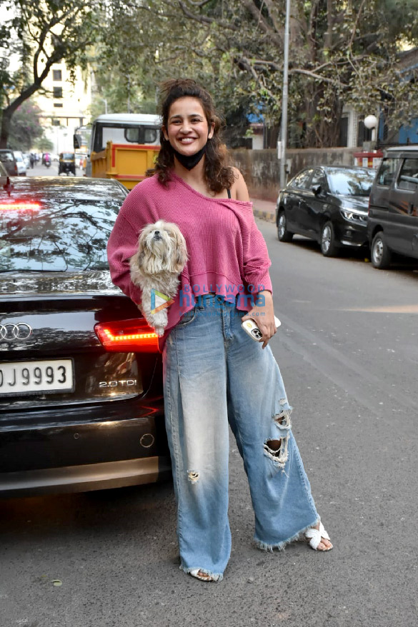 Photos: Aisha Sharma spotted with her pet at a clinic in Khar
