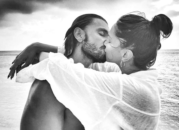 Ranveer Singh shares a passionate kiss with Deepika Padukone but caption steals limelight – "Shashi Tharoor se caption likhaya?" ask netizens : Bollywood News - Vimarsana News