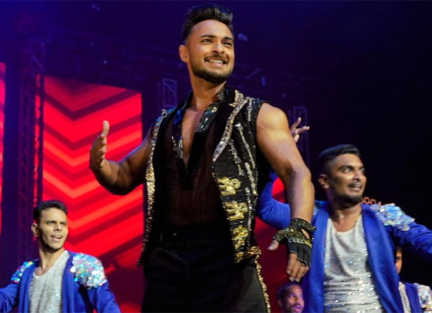 Aayush Sharma keeps the show running despite a severe cramp on the stage of Dabangg Tour in Dubai