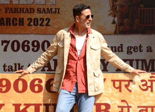 Akshay Kumar flags off Bachchhan Paandey Ki Sawari in Mumbai; truck to travel to Delhi