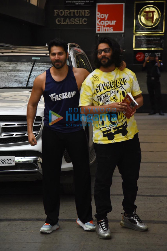 Photos: Varun Dhawan poses for the paparazzi as he hits a gym in Khar