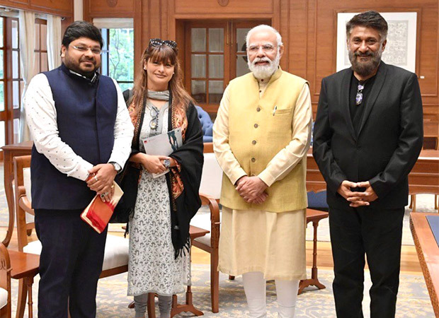 द कश्मीर फाइल्स के निर्देशक विवेक अग्निहोत्री, अभिनेता पल्लवी जोशी और निर्माता अभिषेक अग्रवाल ने प्रधानमंत्री नरेंद्र मोदी से मुलाकात की
