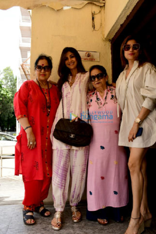 Photos: Shilpa Shetty, Shamita Shetty and Sunanda Shetty snapped at PVR Juhu