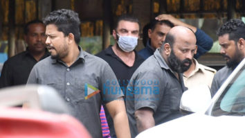 Photos: Sohail Khan and Seema Sachdev Khan spotted outside Family Court as they get divorced