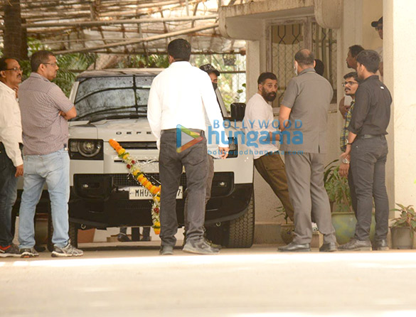 Photos: Sunny Deol snapped with his new Land Rover Defender in Juhu