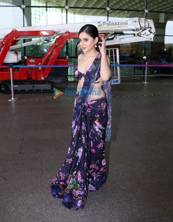 Photos Urfi Javed snapped at the airport (3)