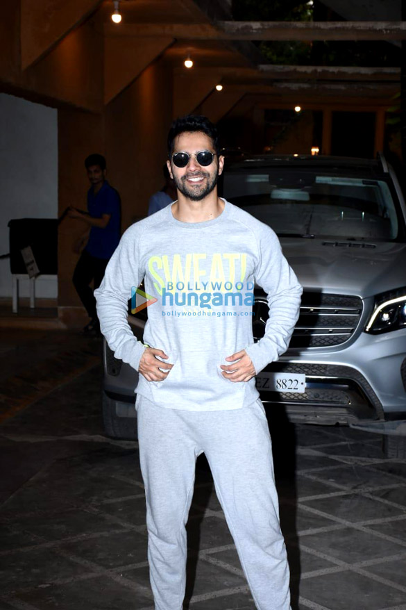 Photos Varun Dhawan does the Jugjugg Jeeyo pose as he gets snapped in the city (1)