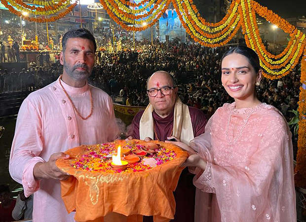 Akshay Kumar, Manushi Chhillar, and Dr. Chandraprakash Dwivedi perform Ganga puja in Varanasi