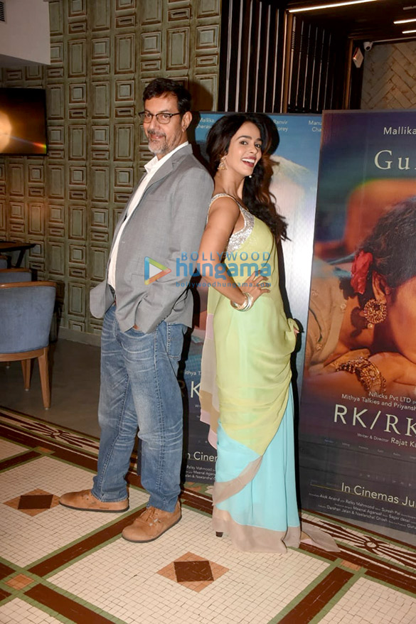 Photos Mallika Sherawat and Rajat Kapoor snapped at the promotions of their upcoming film RKRKAY (4)