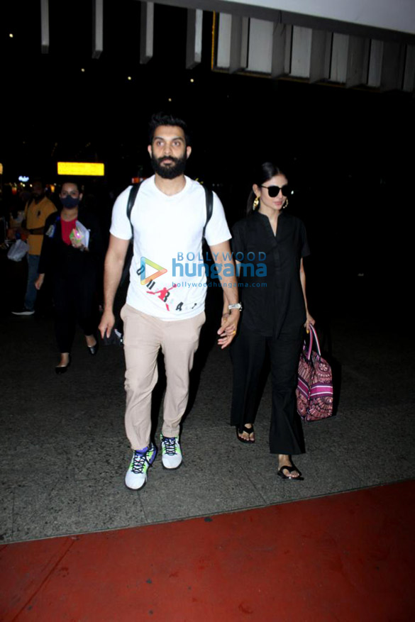 Photos: Mouni Roy snapped with her husband at the Mumbai airport