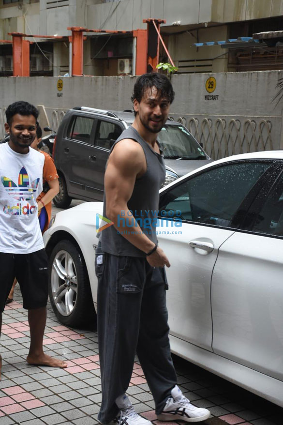Photos: Tiger Shroff snapped in Andheri Photos: Tiger Shroff snapped in Andheri