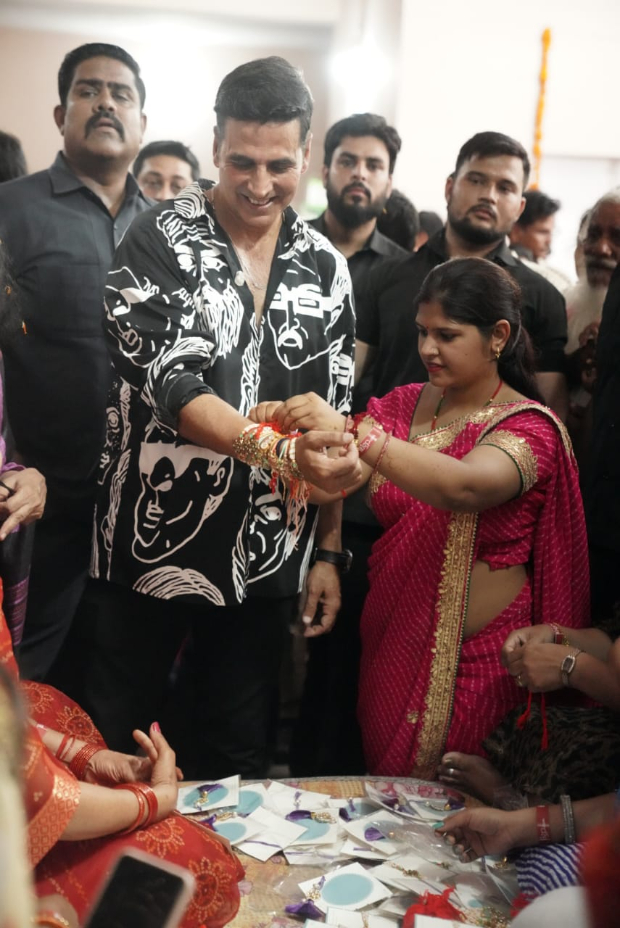 Akshay Kumar, Aanand L Rai and team of Raksha Bandhan visit Goliyawas village in Jaipur; receive rakhis from several women 