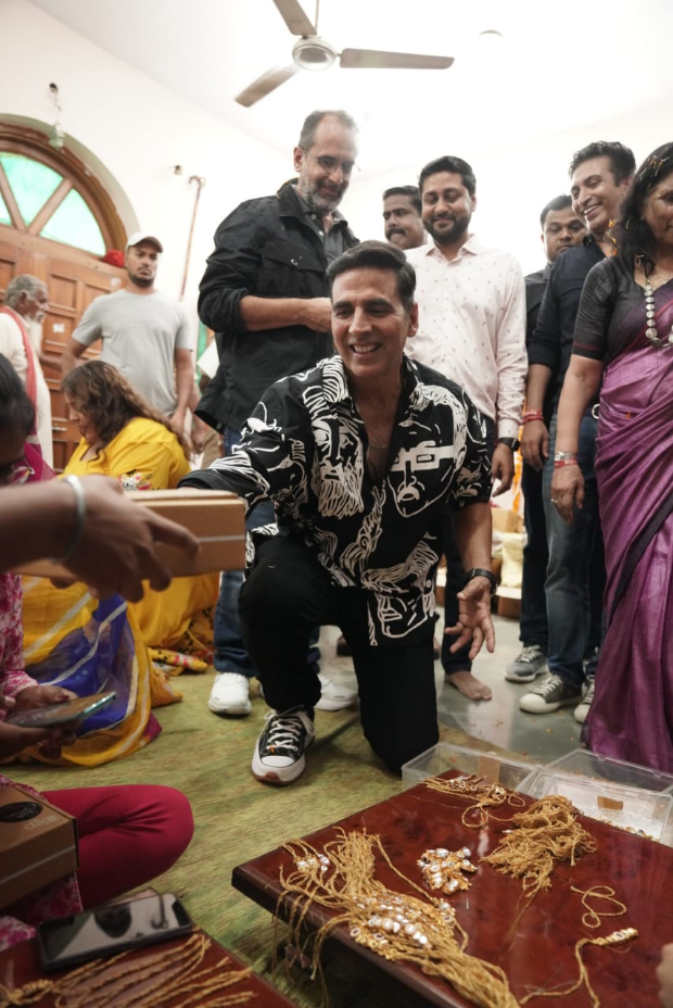 Akshay Kumar, Aanand L Rai and team of Raksha Bandhan visit Goliyawas village in Jaipur; receive rakhis from several women 