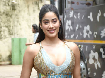 Photos: Janhvi Kapoor snapped promoting Good Luck Jerry on the set of DID Super Moms