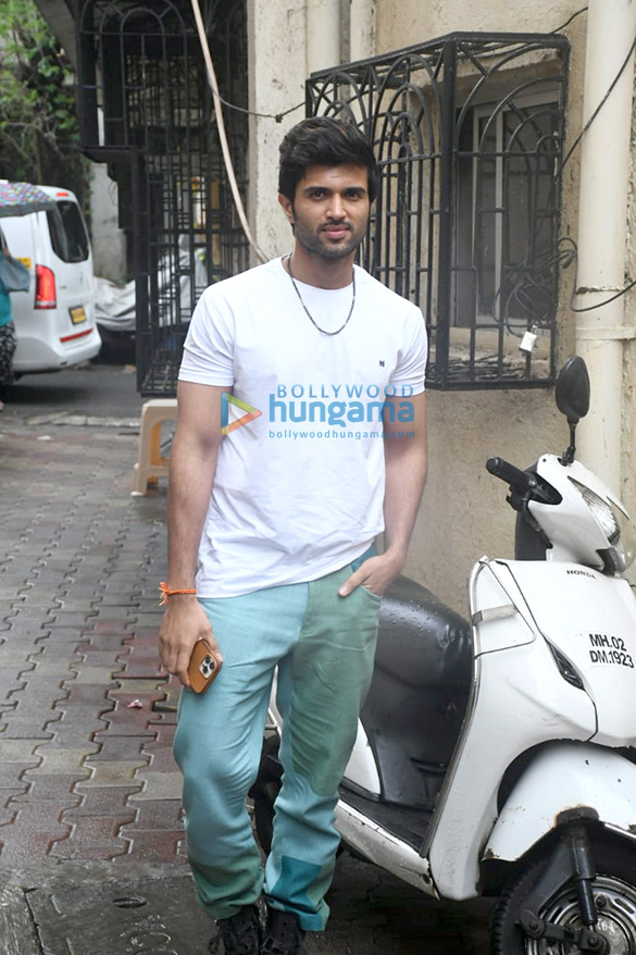 Photos Vijay Deverakonda and Ananya Panday snapped at Subko Specialty Coffee Roasters and Bakehouse in Bandra for Liger promotions (4)