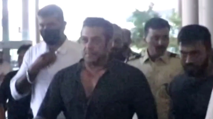 Salman Khan arrives in swag at the airport