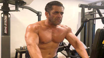Salman Khan flaunts his ripped body while sweating it out at gym, see photo