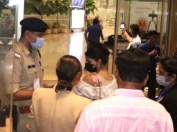 Suhana Khan and Gauri Khan snapped at the airport