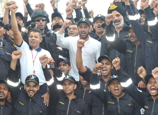 Salman Khan meets the Navy force at INS, Visakhapatnam; spends day with the soldiers