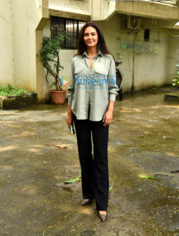 Photos: Esha Gupta snapped at Kromakay salon in Juhu