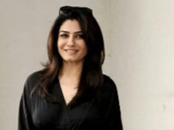 Raveena Tandon poses for paps in a black outfit