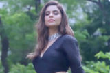 Aamna Sharif looks elegant in black outfit