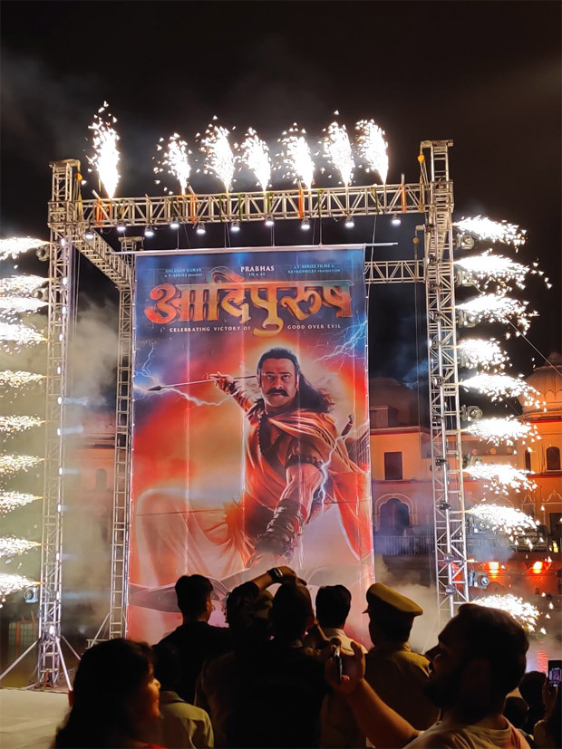 Adipurush Ayodhya Event: Poster of Prabhas-starrer EMERGES from the River Sarayu; STUNS the audiences : Bollywood News – Bollywood Hungama