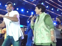 Hrithik Roshan and Falguni Pathak is a terrific combination on stage!